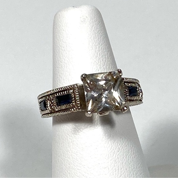 925 Sterling Silver Ring Size 6 CZs Square Clear Blue  Edged Design 7.20g - Picture 8 of 12